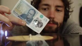 New five pound note plays vinyl records