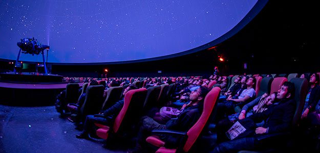 System projektorów Christie zmodernizował planetarium w Bogocie