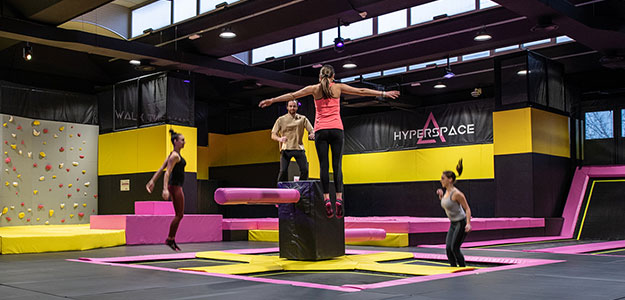 Produkty LD Systems &amp; Cameo w parkach trampolin Hyperspace 