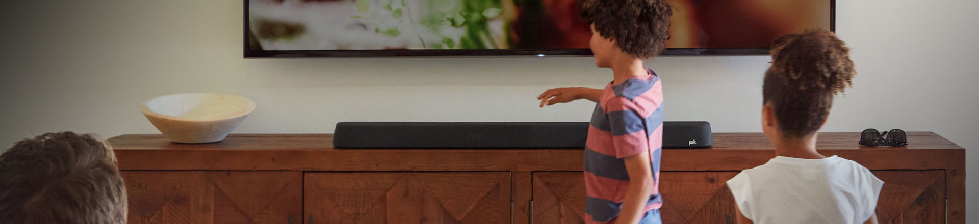 POLK: MagniFi Max AX oraz MagniFi Max AX SR - nowe pełnowymiarowe soundbary z Dolby Atmos / DTS:X