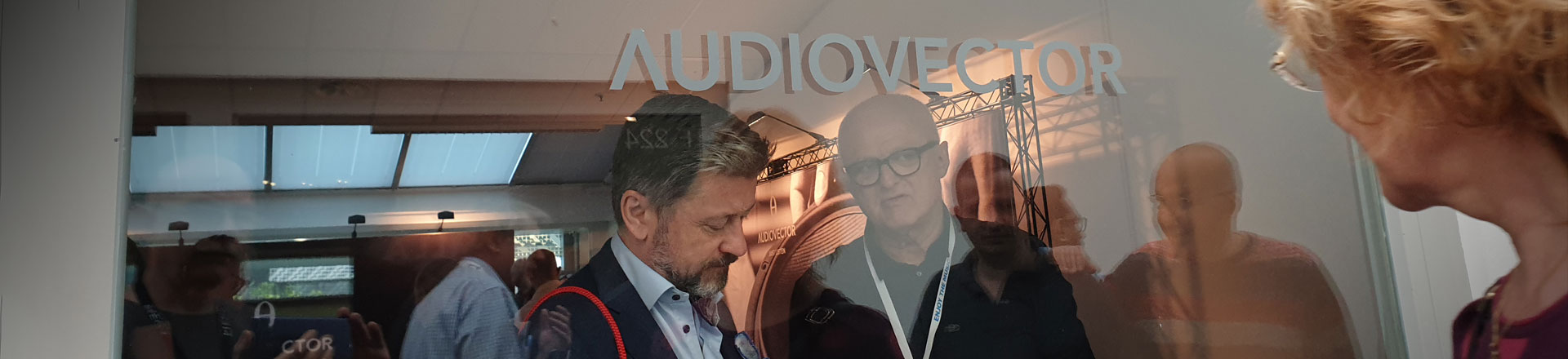 AUDIOVECTOR: R - nowe otwarcie