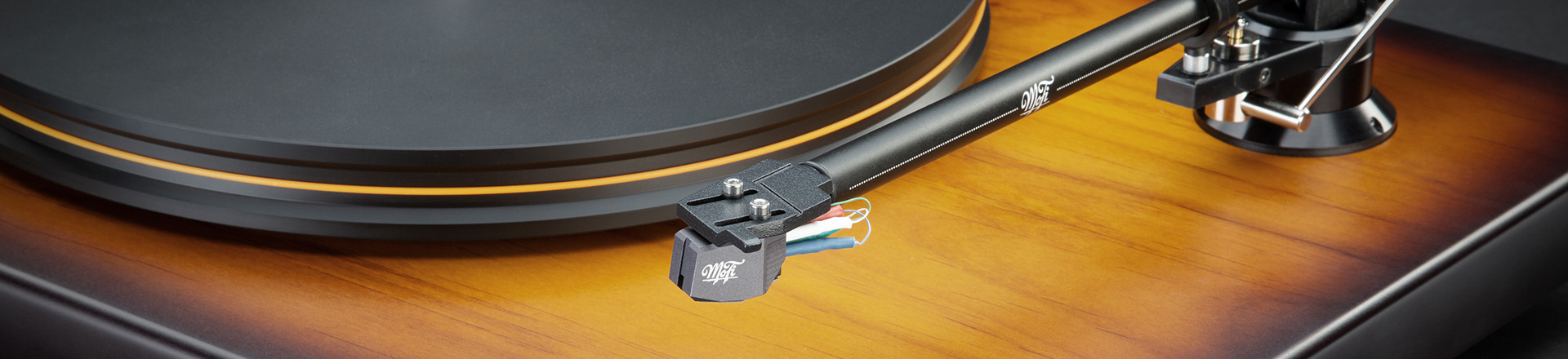 American Vintage - luksusowy gramofon od MoFi i Fendera