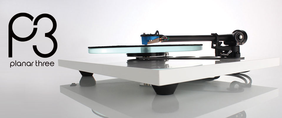 Gramofon REGA PLANAR3 z bliska