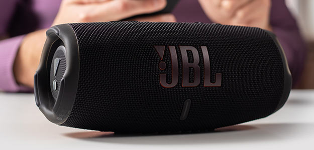 Głośnik Bluetooth JBL na wyjazd i do domu - na co zwrócić uwagę?